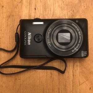 Nikon Coolpix S6900 12x Zoom 24x Dynamic Fine Zoom 16mp Camera